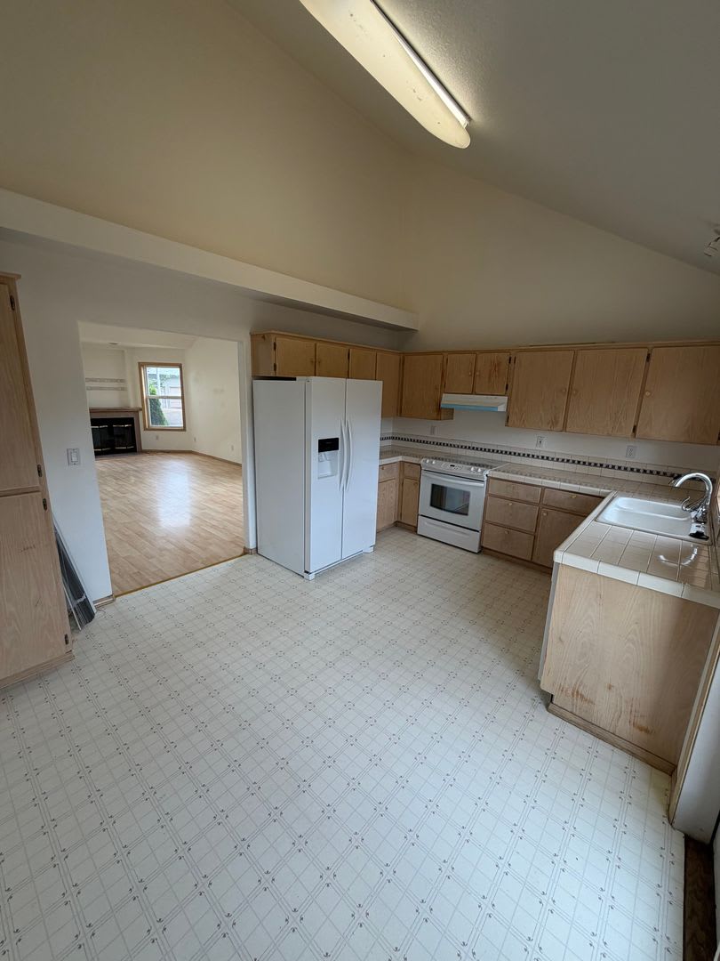 Beautiful Single Family Home In Beaverton INCENTIVE 1/2 OFF THE 1ST FULL MONTH RENT – photo 4