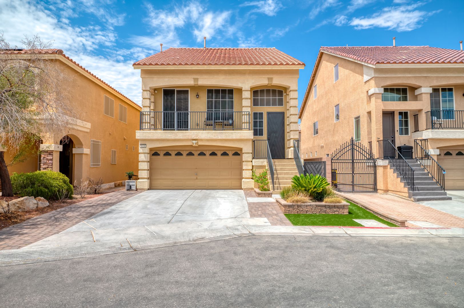MOVE-IN READY 4-BEDROOM + LOFT, 2.5 BATH, 2-CAR GARAGE HOME IN LAS VEGAS! – photo 2