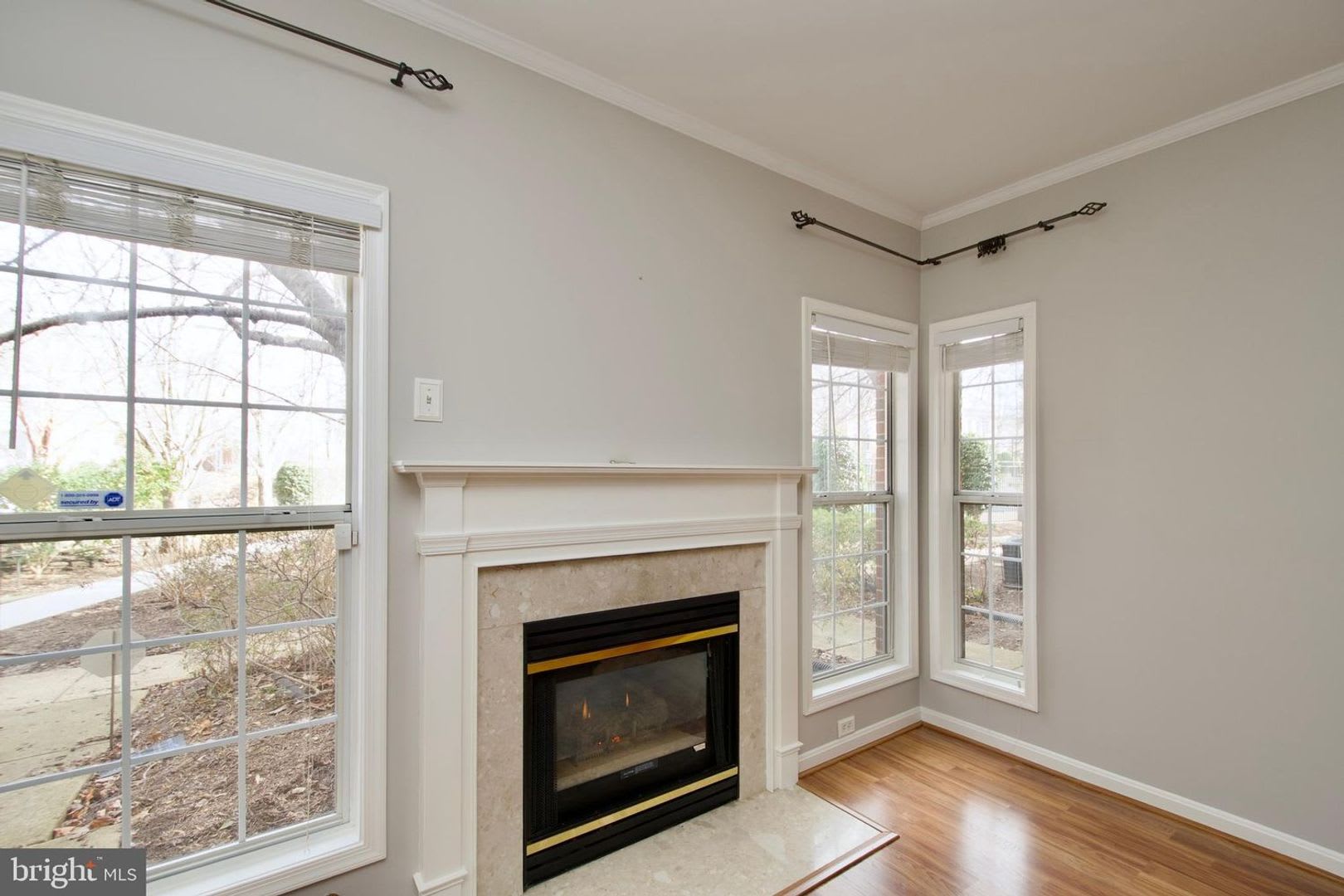 Charming & Pet-Friendly 1BR/1BA Condo in Alexandria’s Stonegate – photo 2