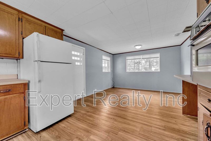 216 Meadowood Ave – photo 5