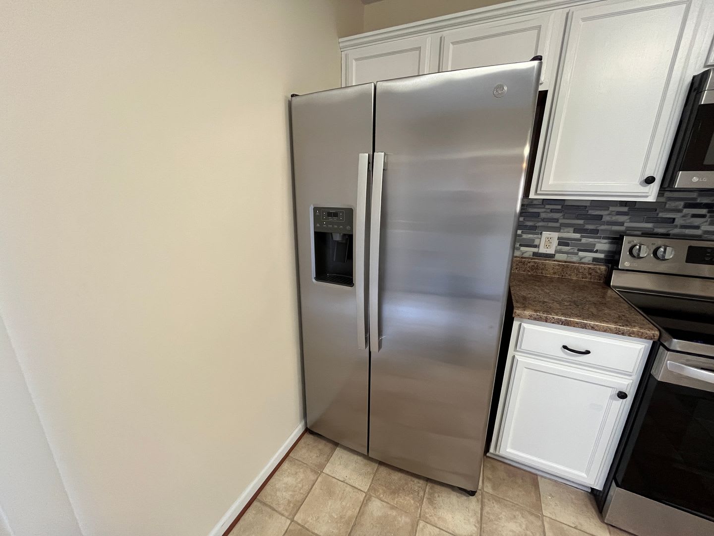 End Unit Townhome with Unfinished Basement – photo 5