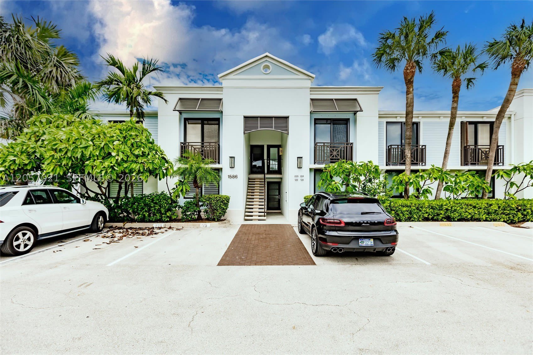 1586 S Ocean Ln – photo 1