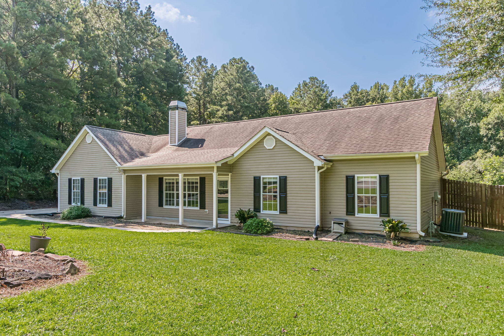 135 Riverside Court – photo 3
