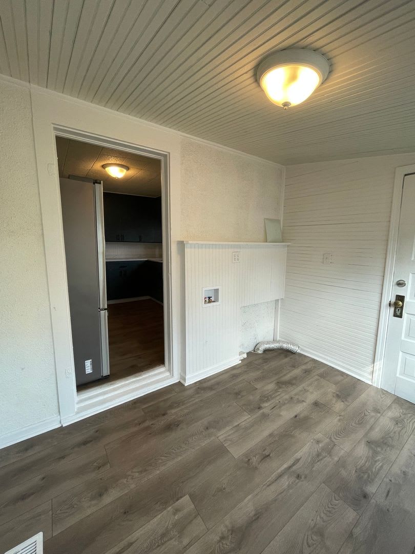 896 W 5Th Ave – photo 4