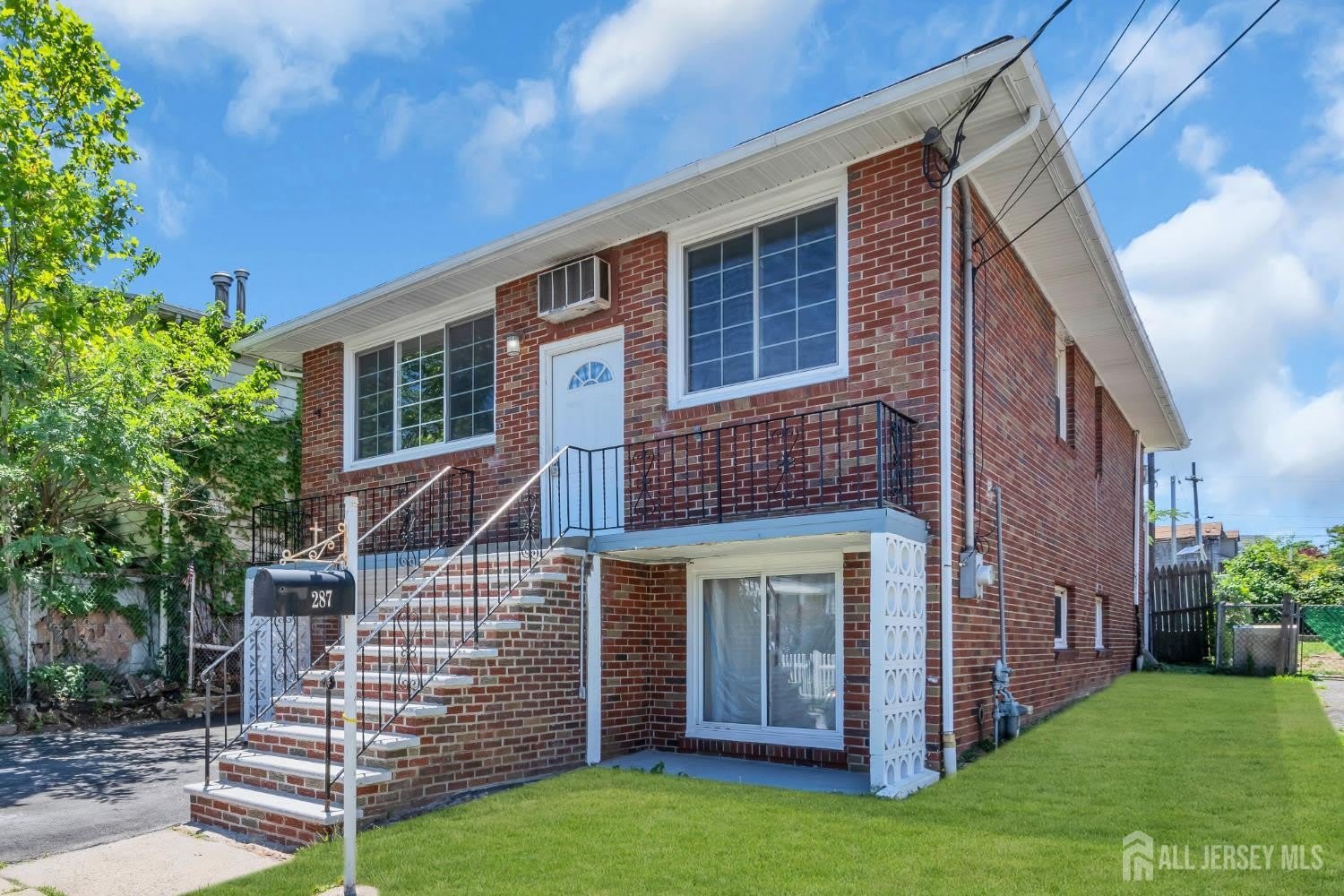 287 E Smith Street E – photo 3