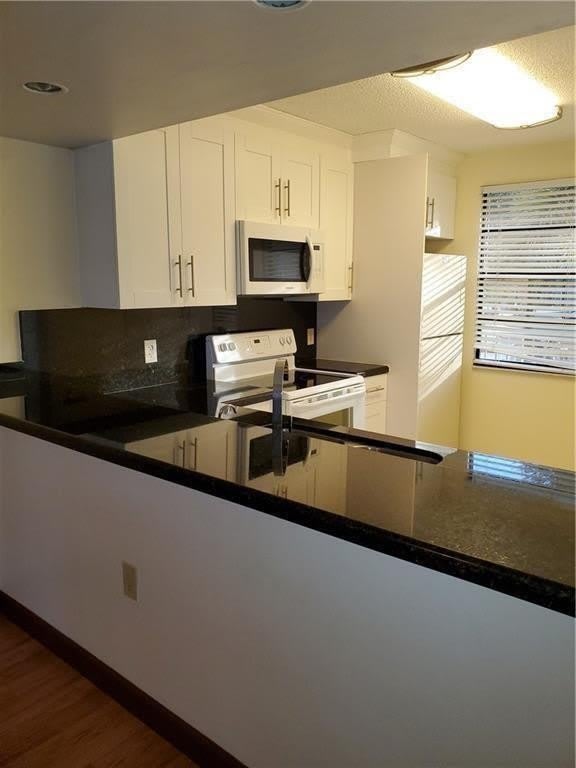 6061 Balboa Circle – photo 4