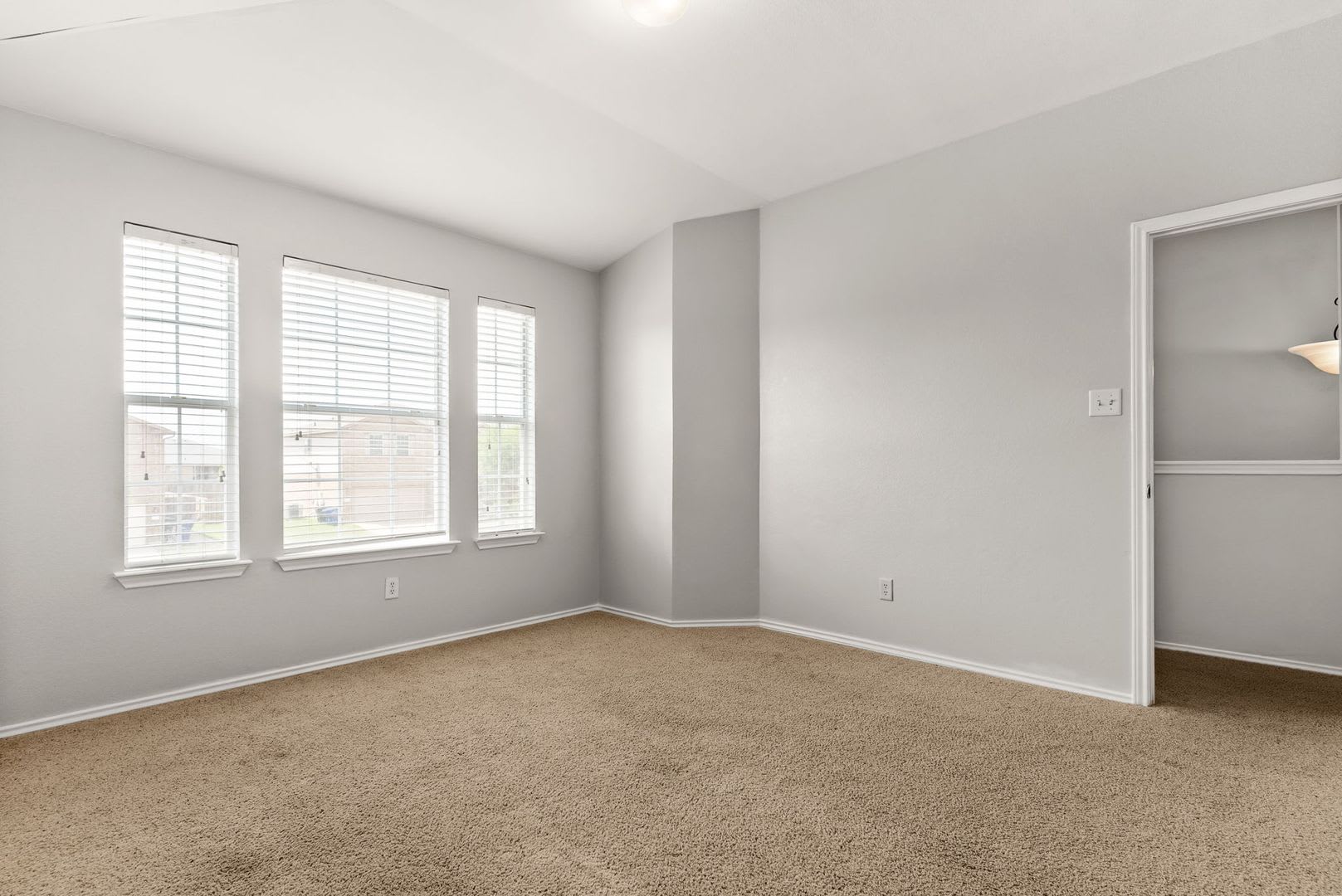 2002 Isabelle Dr – photo 5