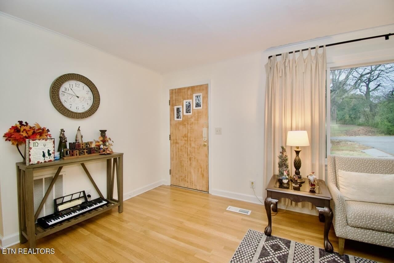 1204 Redwood Ave – photo 2