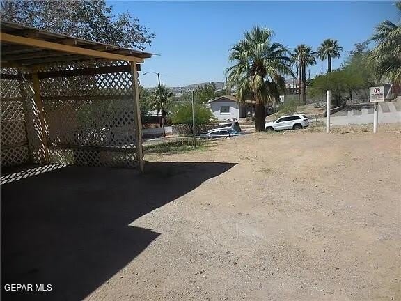 814 W Yandell Drive – photo 5