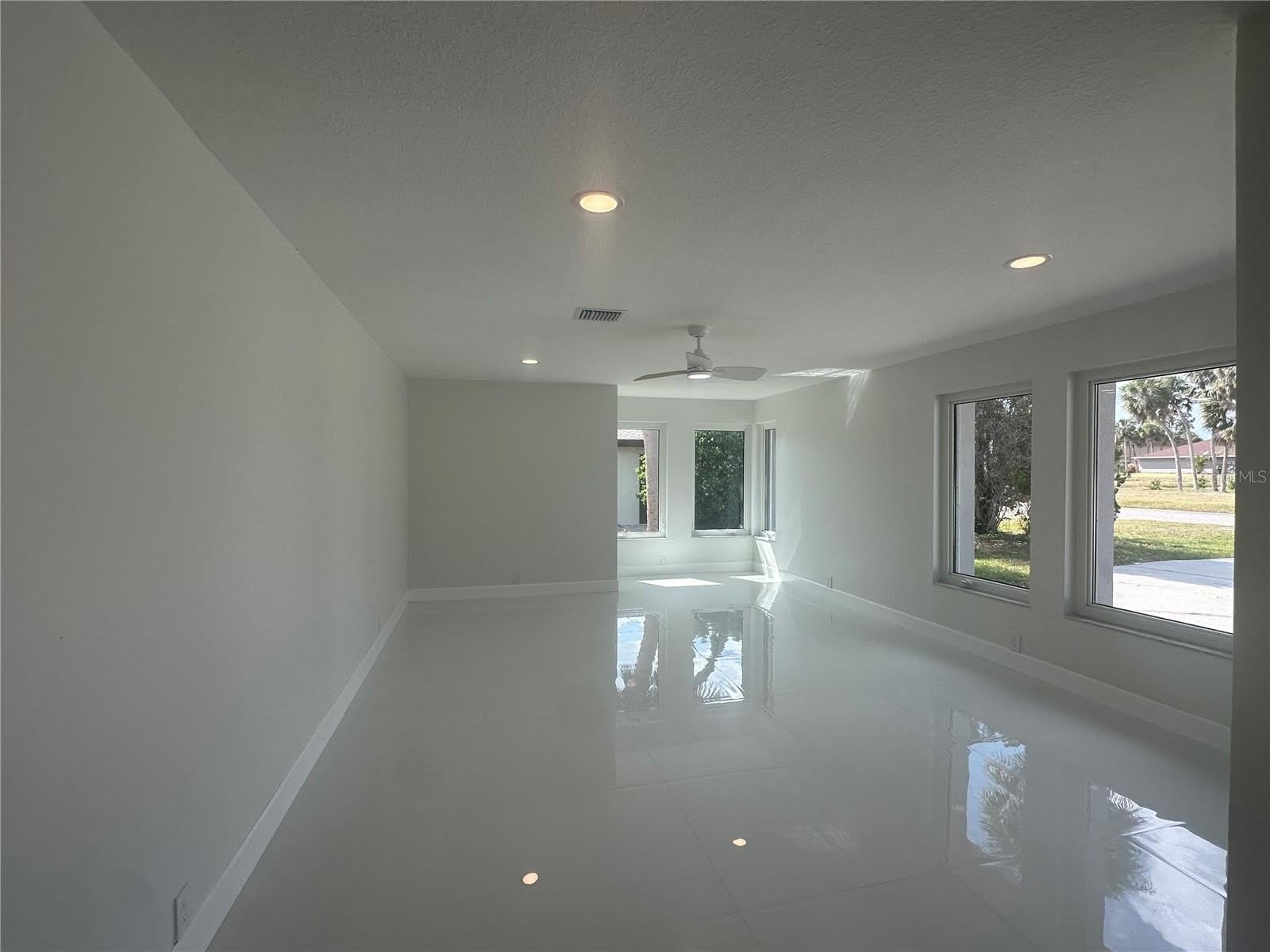 230 ANNAPOLIS Lane – photo 5