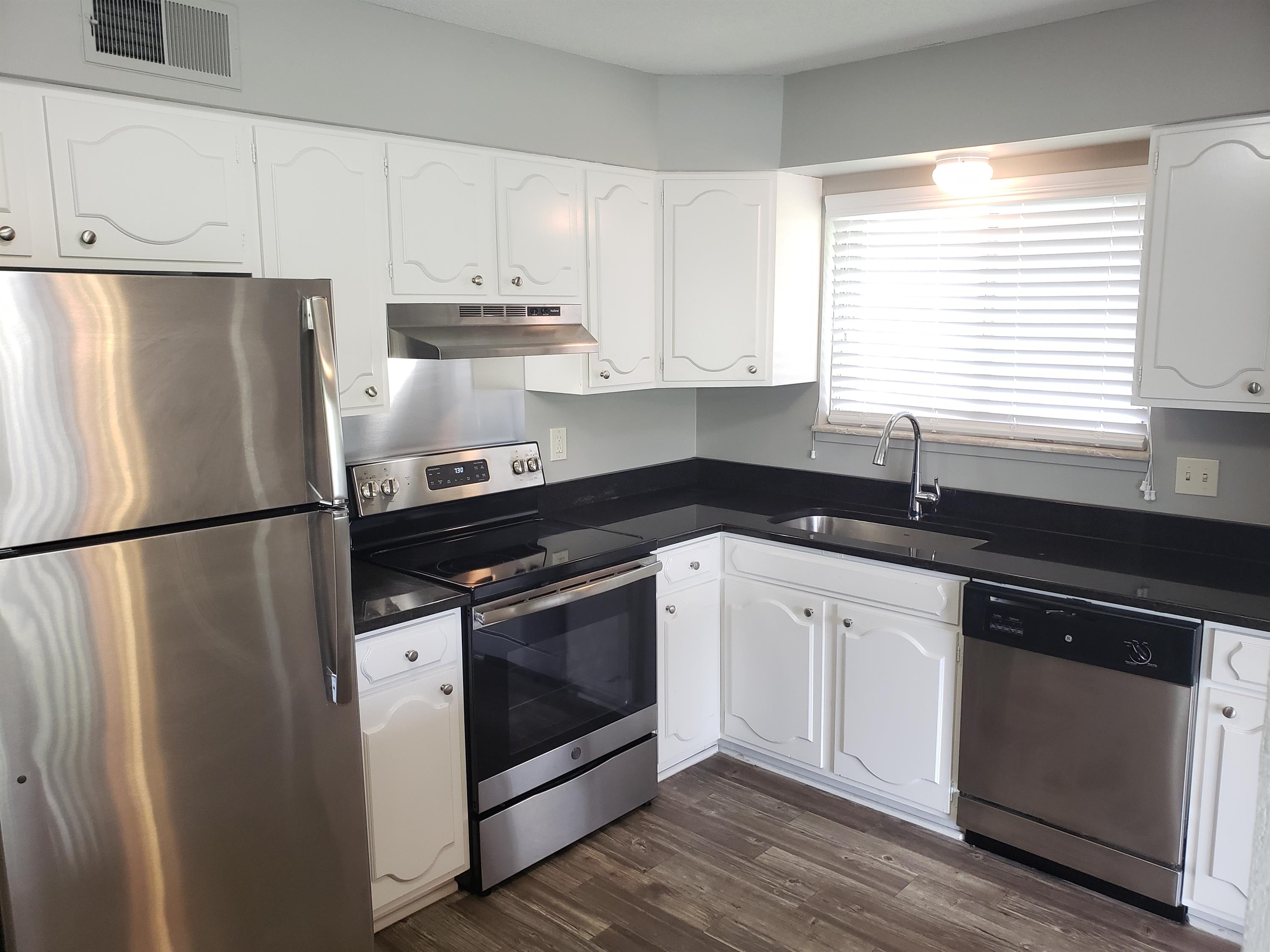 9532 Mission Rd – photo 1