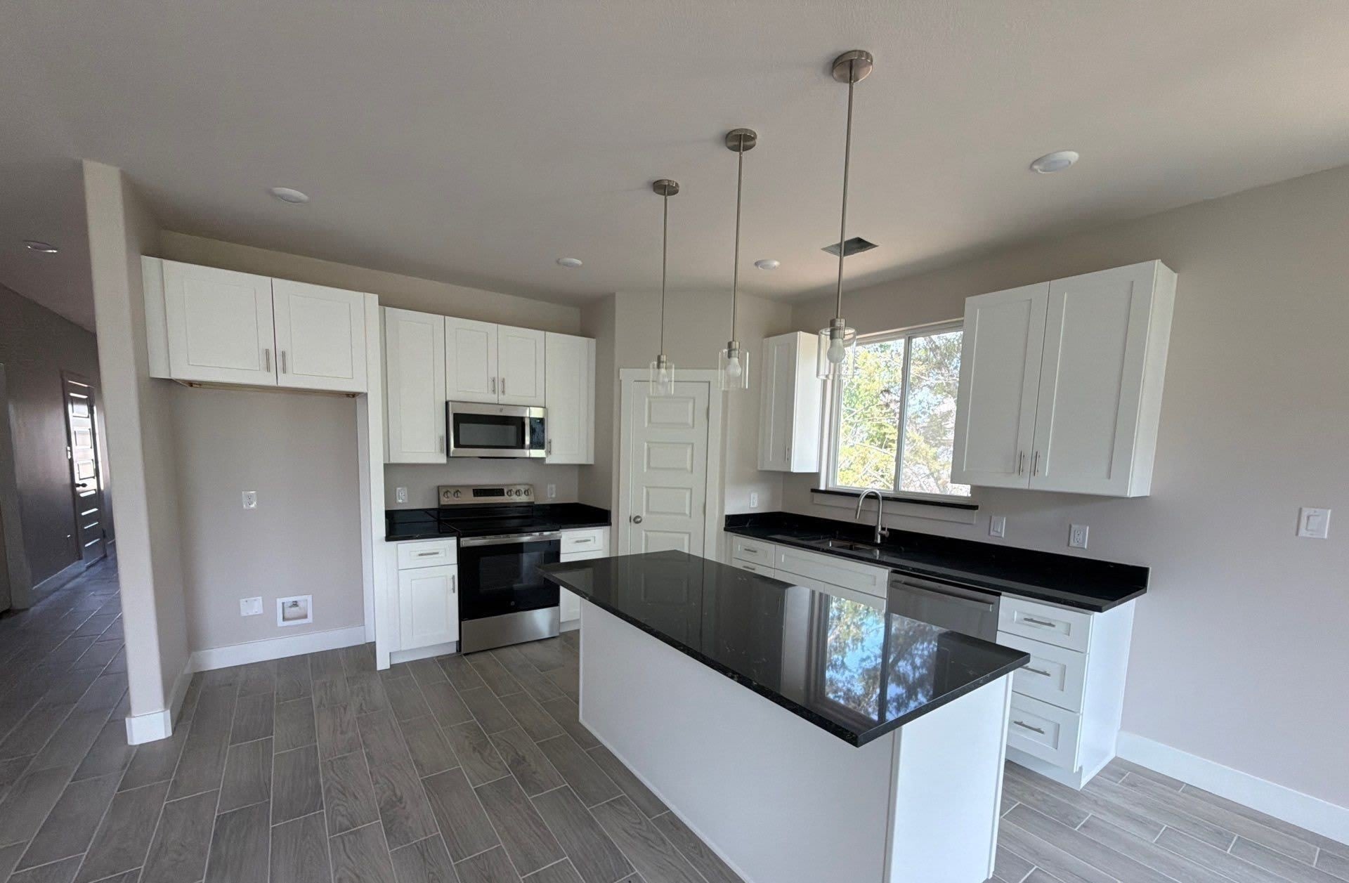 5621 San Jacinto Drive – photo 2