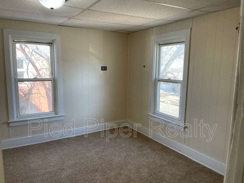 320 W Clark St – photo 2