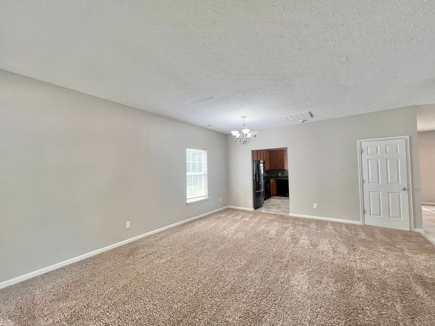 Offering Refundable Application Fees Charming 4Bd 2 5Ba Durham Home With A Bonus Sun Room Fenced In Yard Only 10 Minutes Away From Downtown Durham – photo 4