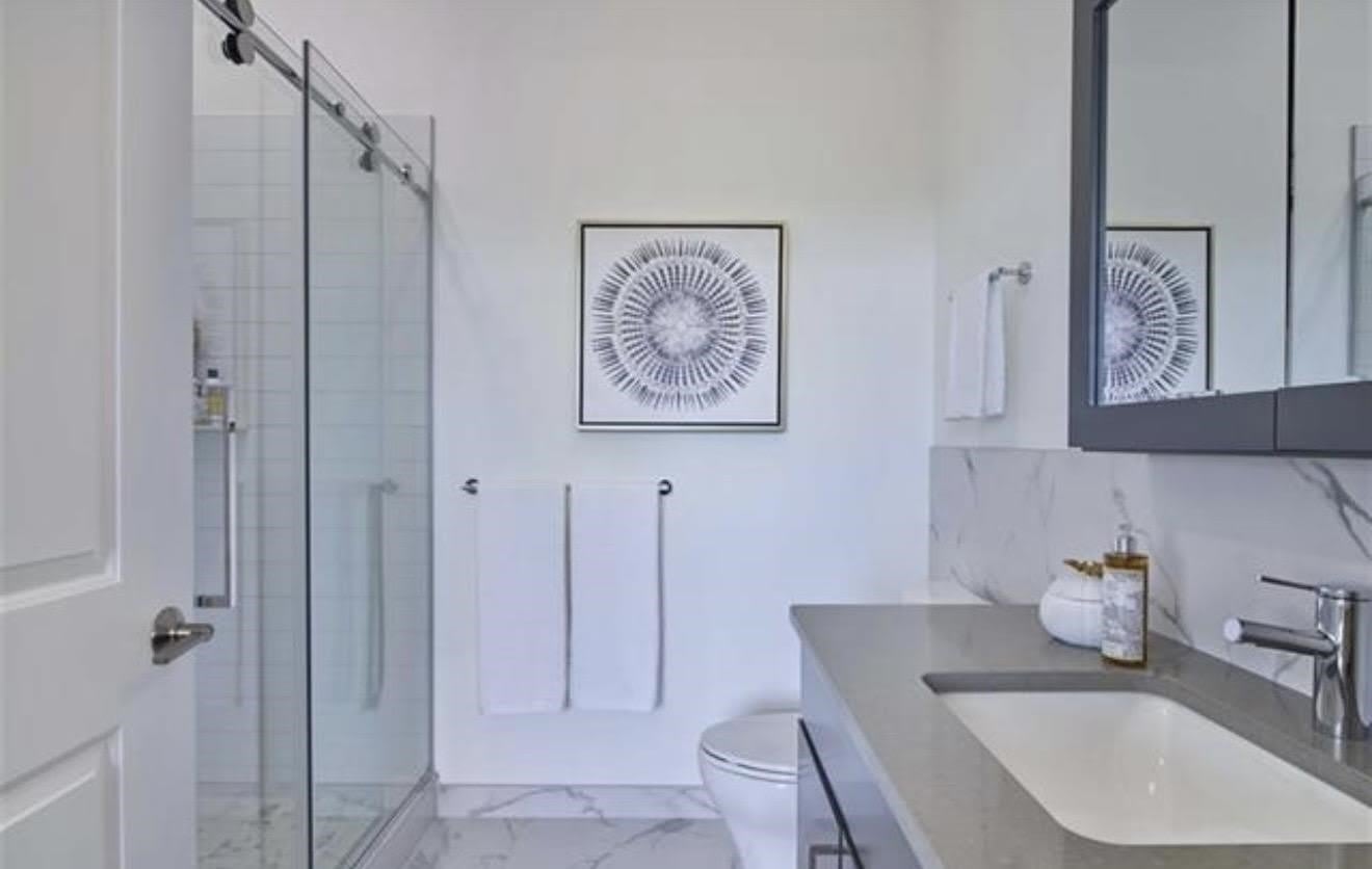 250 AVENUE E – photo 4