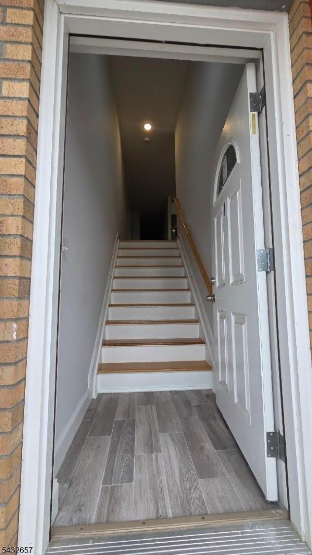465 Hawthorne Ave – photo 2