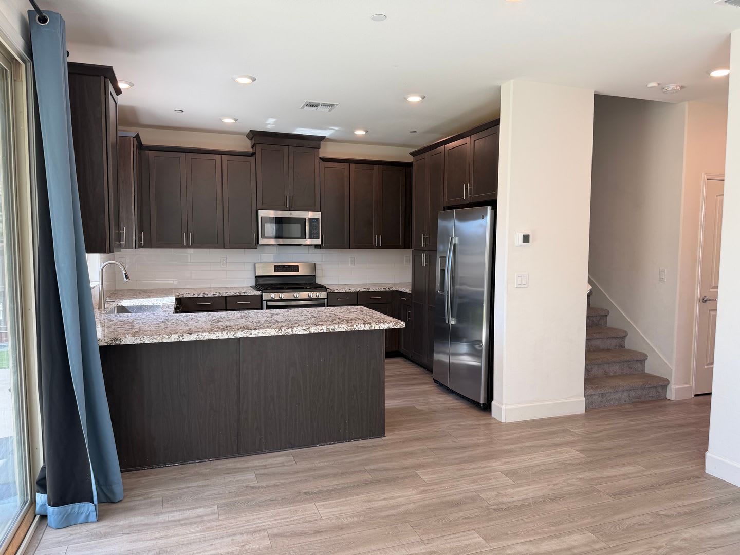 Clean 4 Bedroom 3 Bathroom 2018 sqft. Home for Lease in Elk Grove. – photo 5