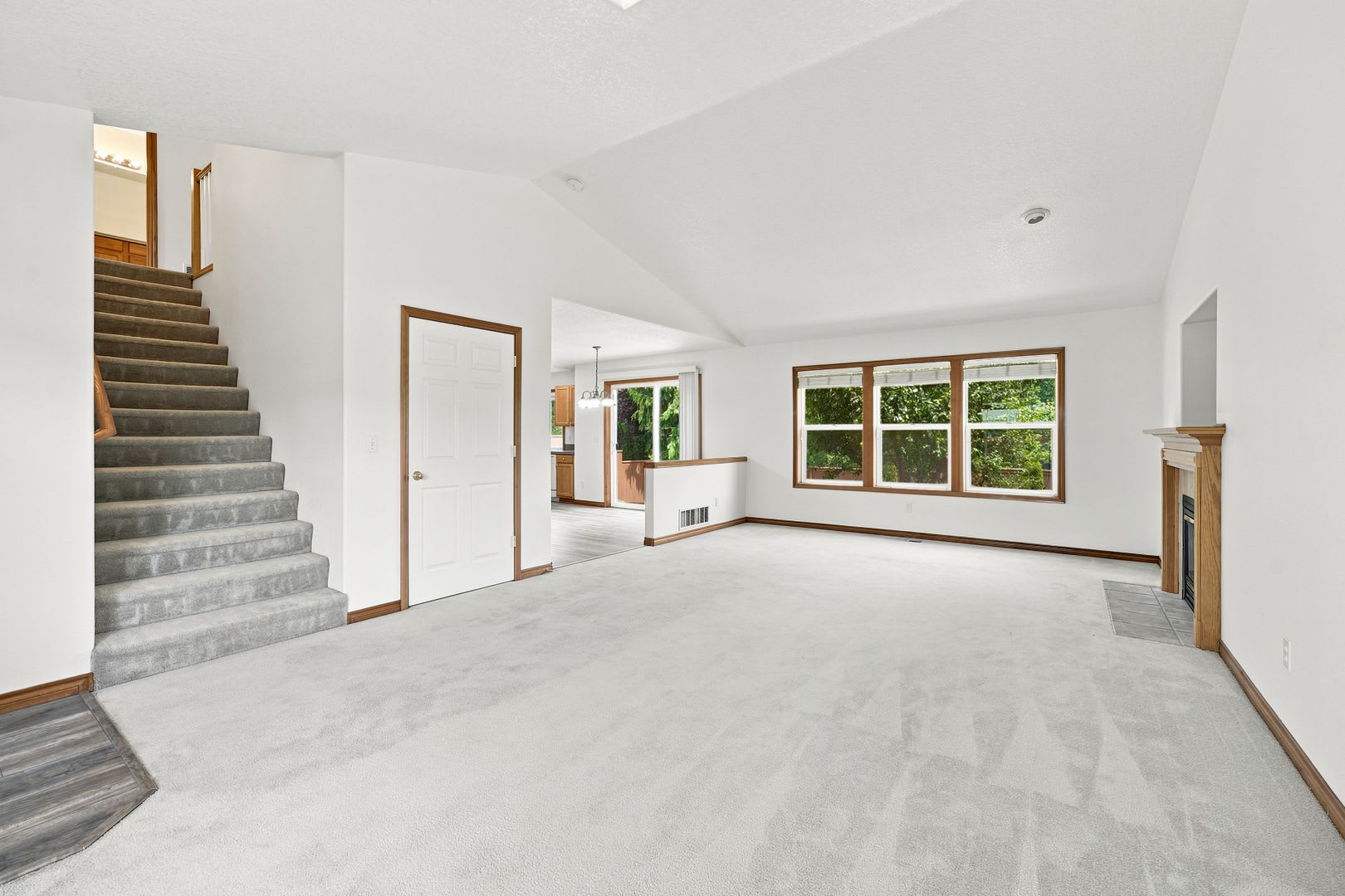 Spacious 3 Bedroom Home In East Vancouver Great Location Near Harmony Union Schools – photo 4