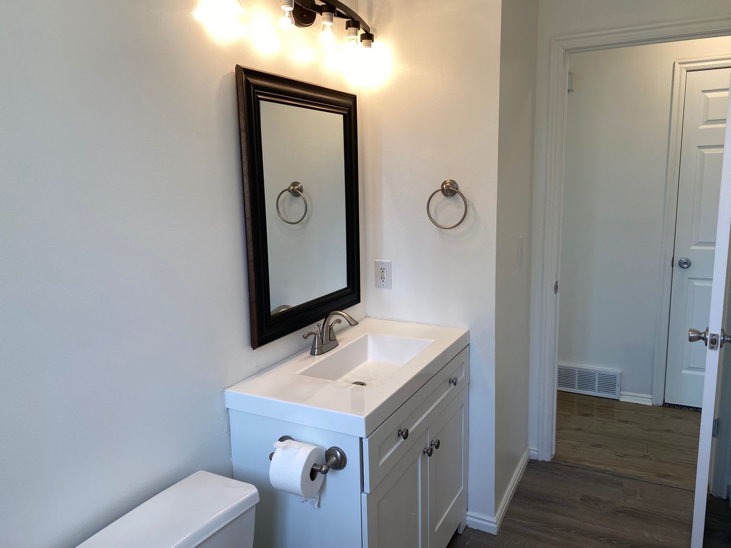 Beautiful 4 Bedroom Home In Clinton – photo 5
