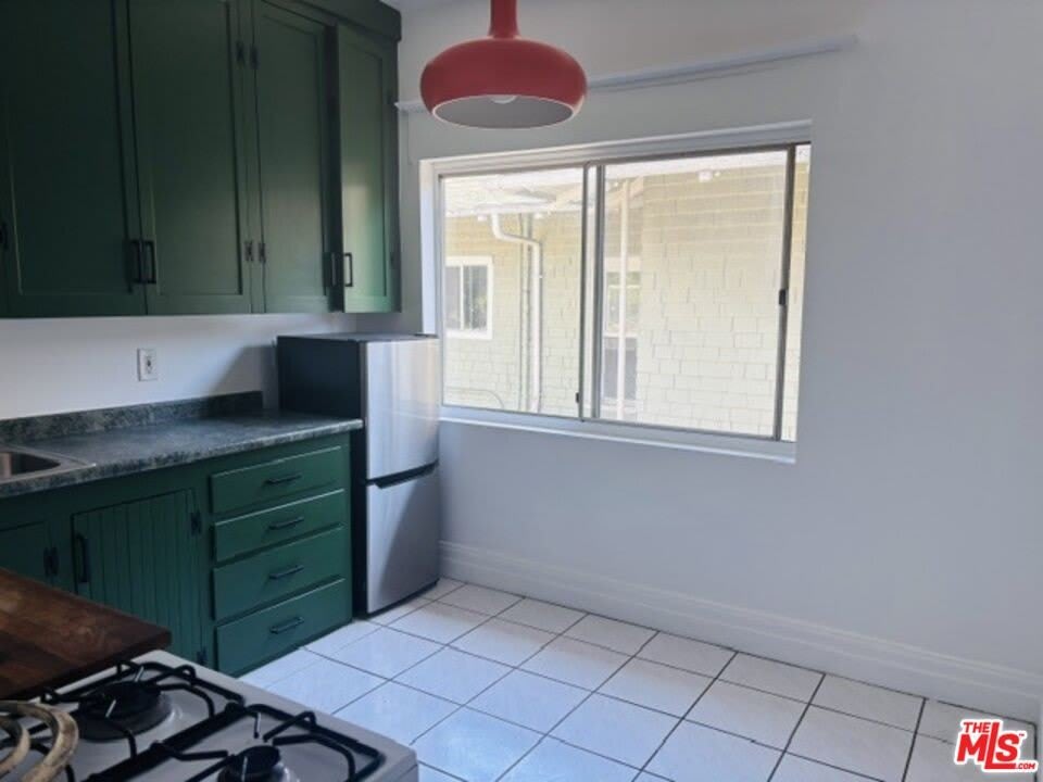 1030 S Burlington Ave – photo 4