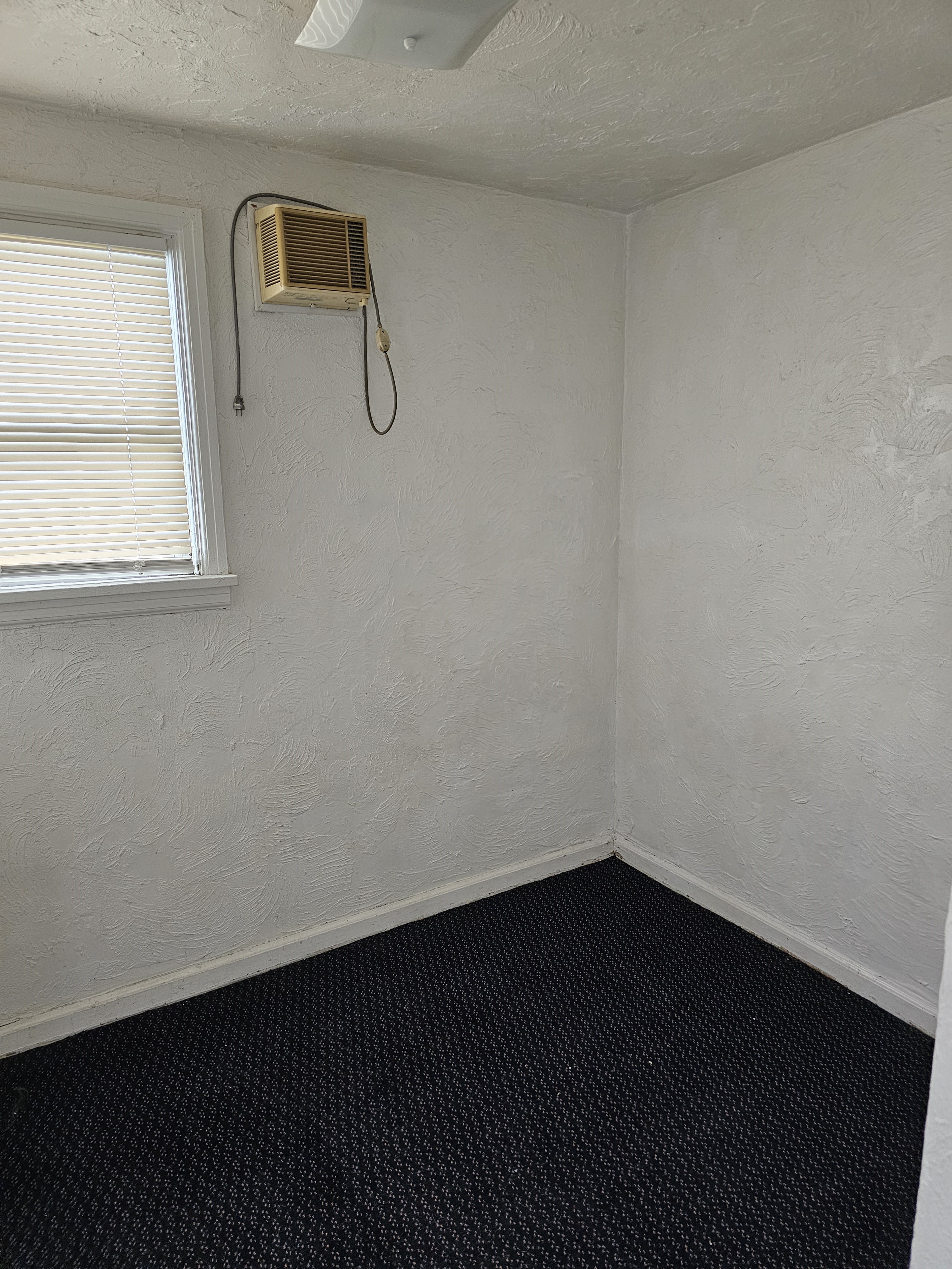 219 H St – photo 4