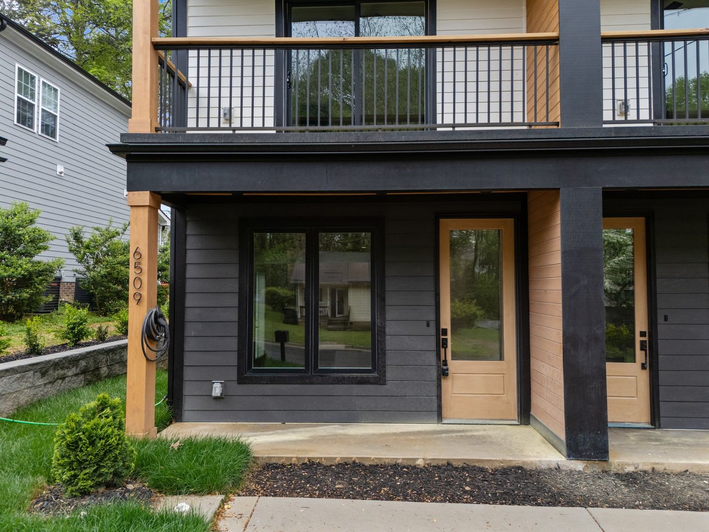 Gorgeous New Construction! Premium, Modern Finishes! Pet Friendly! – photo 2