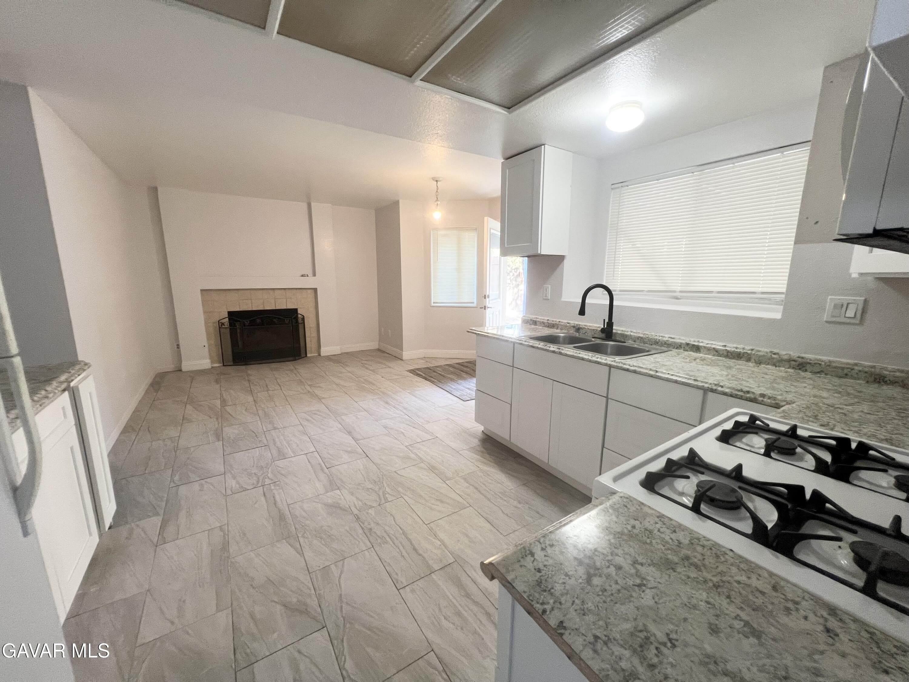2634 Avoca Street – photo 4