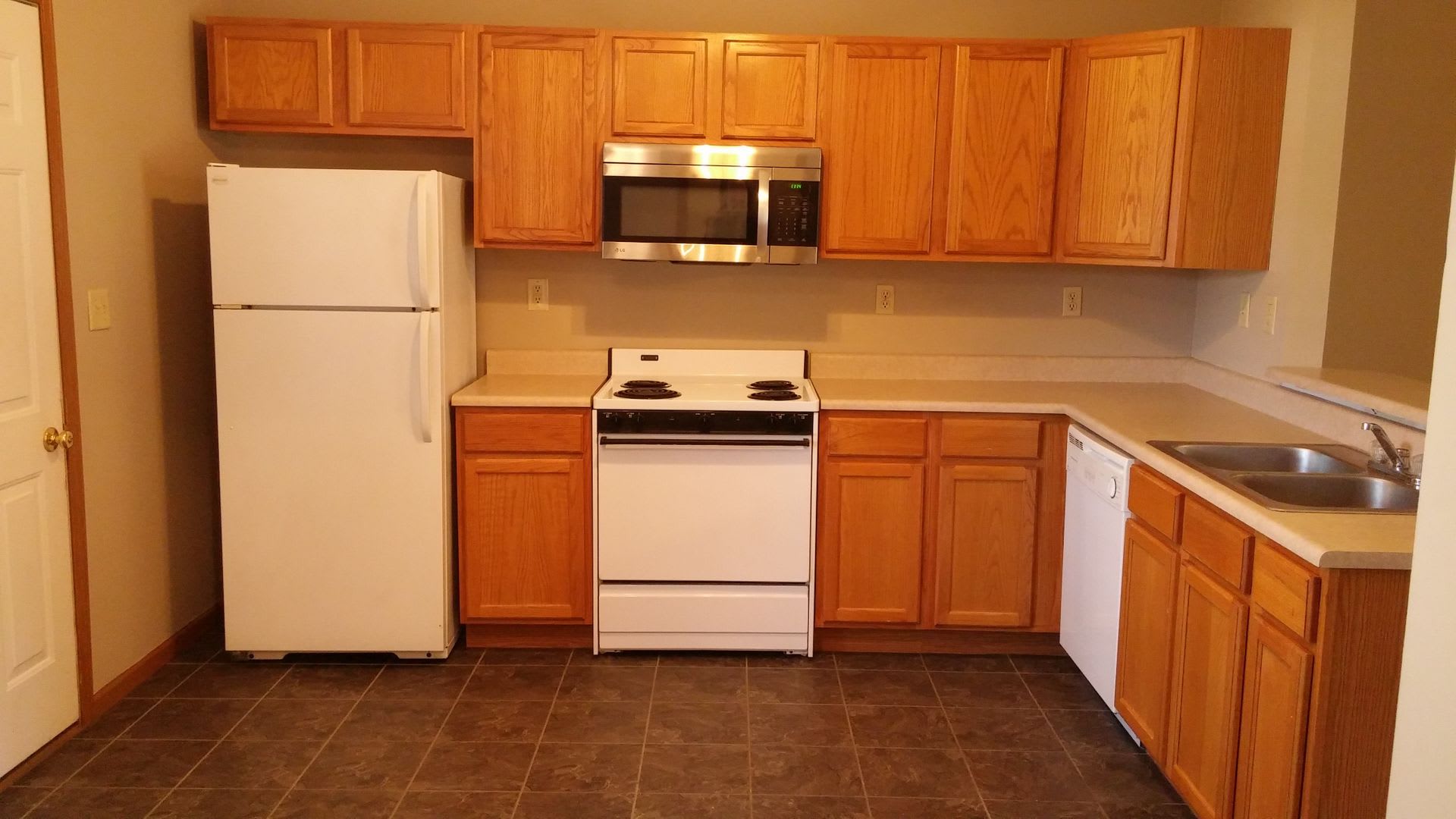 Spacious 2-Bed, 2-Bath Duplex with Attached Garage! – photo 5