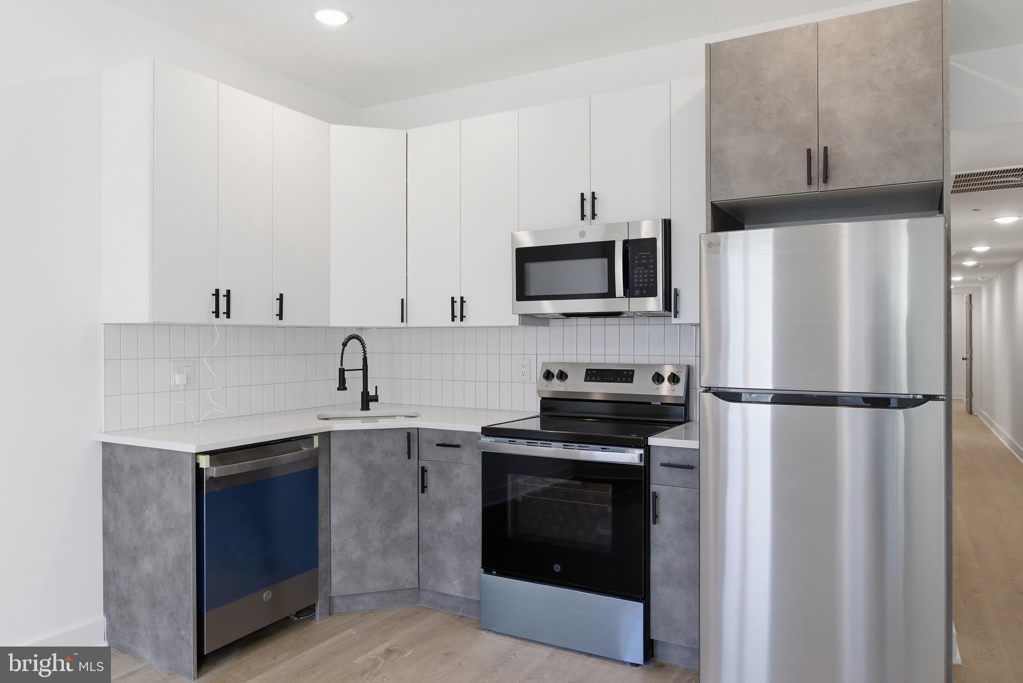 630 W CUMBERLAND Street – photo 3