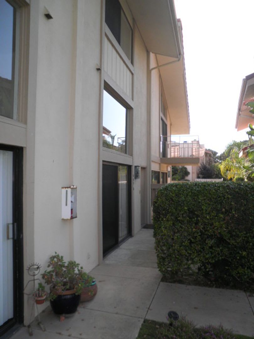 Live The East Beach Lifestyle Townhome With Pool Access – photo 3