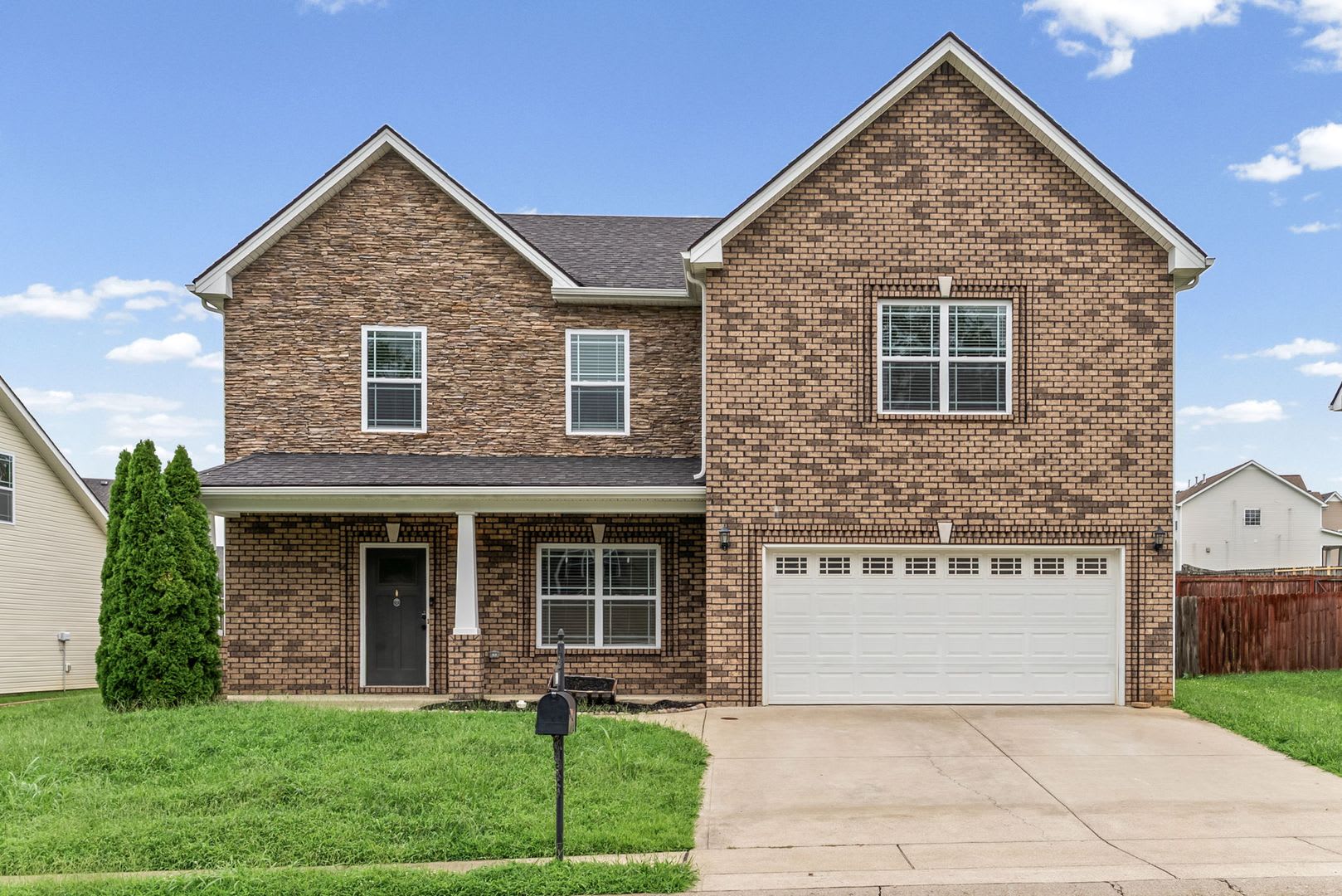 Pet Friendly Five Bedroom! – photo 1