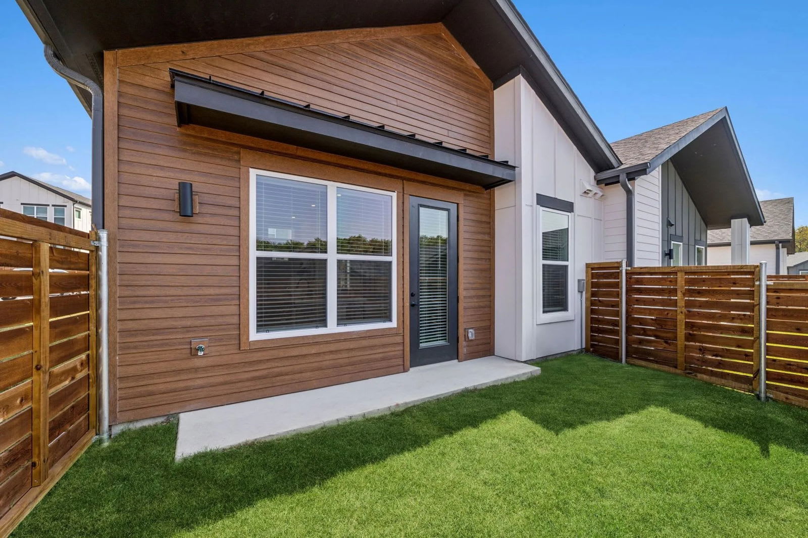 4424 Janssen Avenue – photo 2