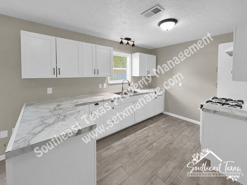 620 Smelker St. – photo 3