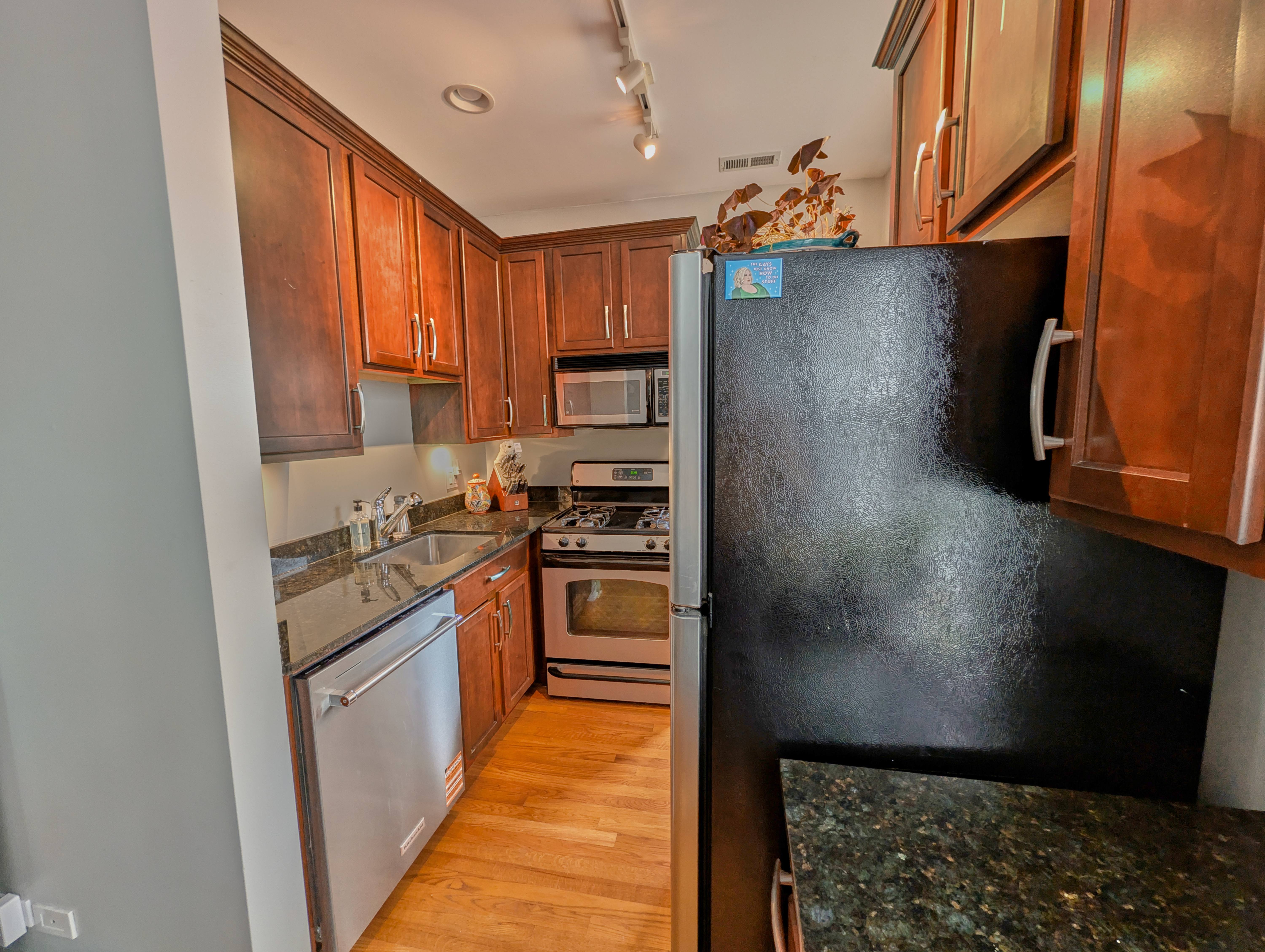 532 West Belmont Avenue – photo 4