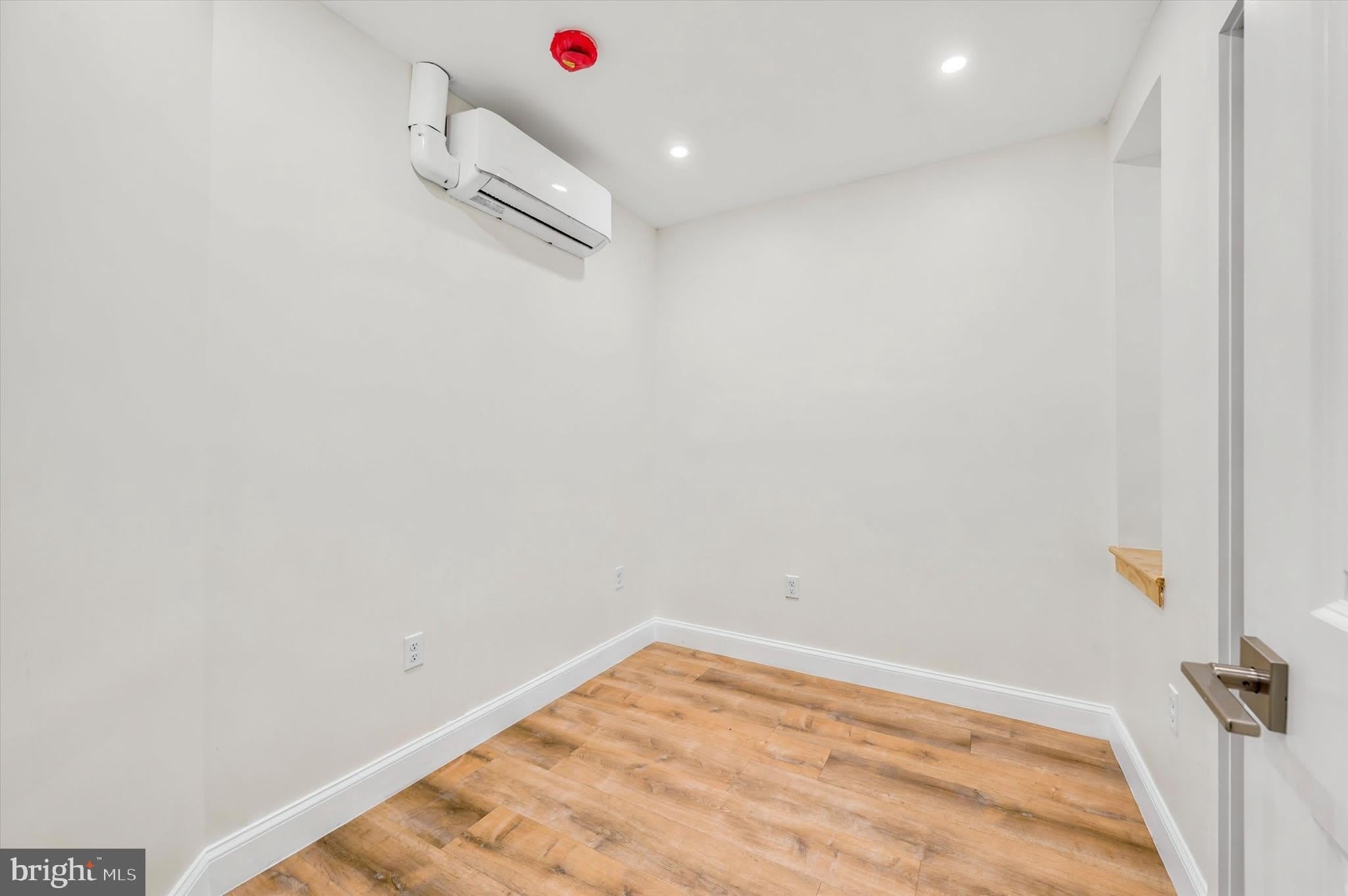 6419 RACE Street – photo 3