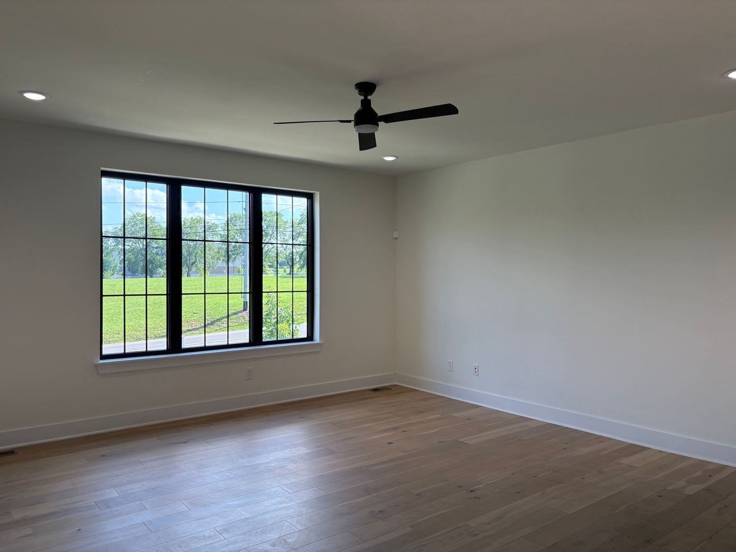 Gorgeous Brick 3 bed/3 bath Rental Available! – photo 4