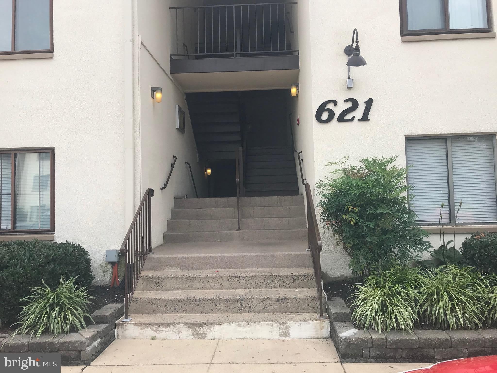 621 CENTER Street – photo 1