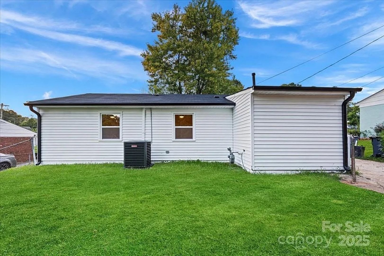 Room in 3 Bedroom Home at Braden Dr – photo 5