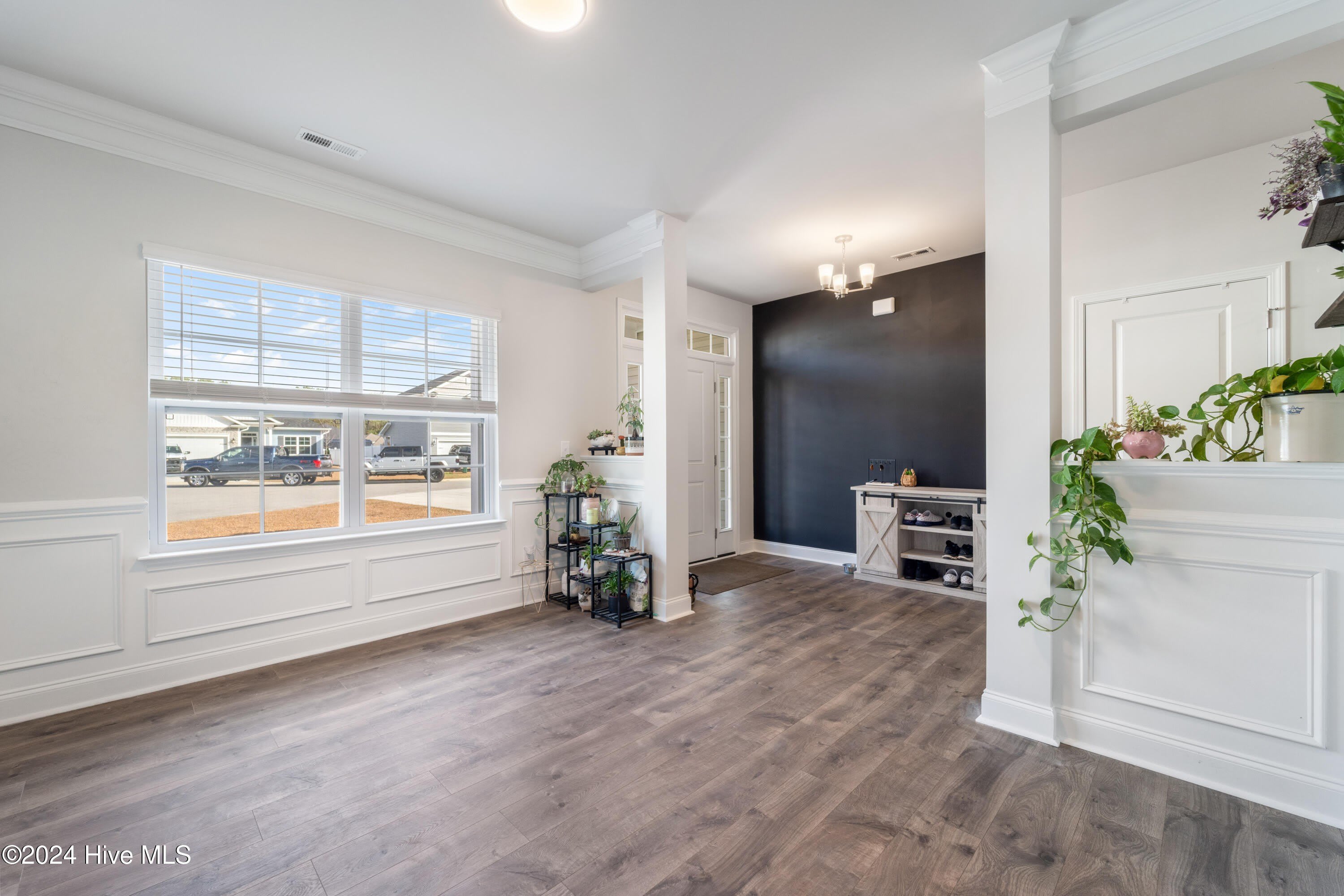 1003 Manhatten Court – photo 3