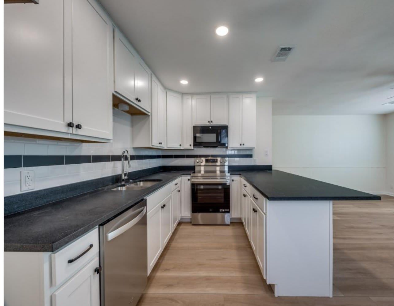 1721 W Walker Street – photo 2