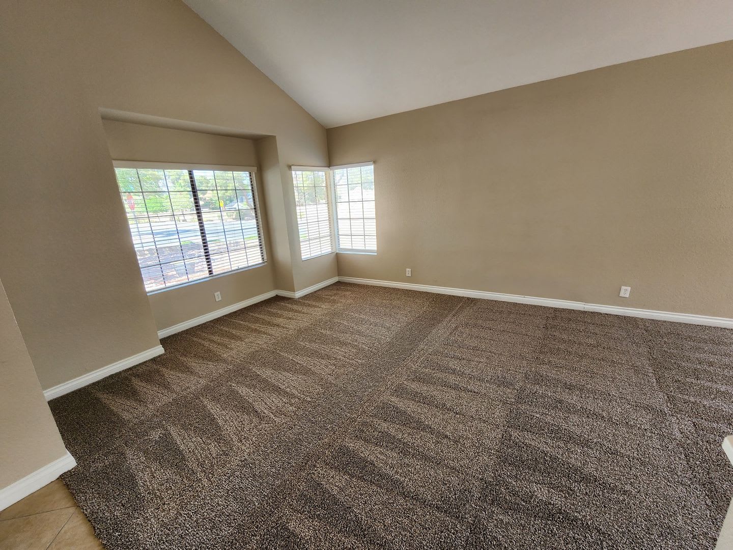 Gorgeous 4 Bedroom Corner Lot Home – photo 4