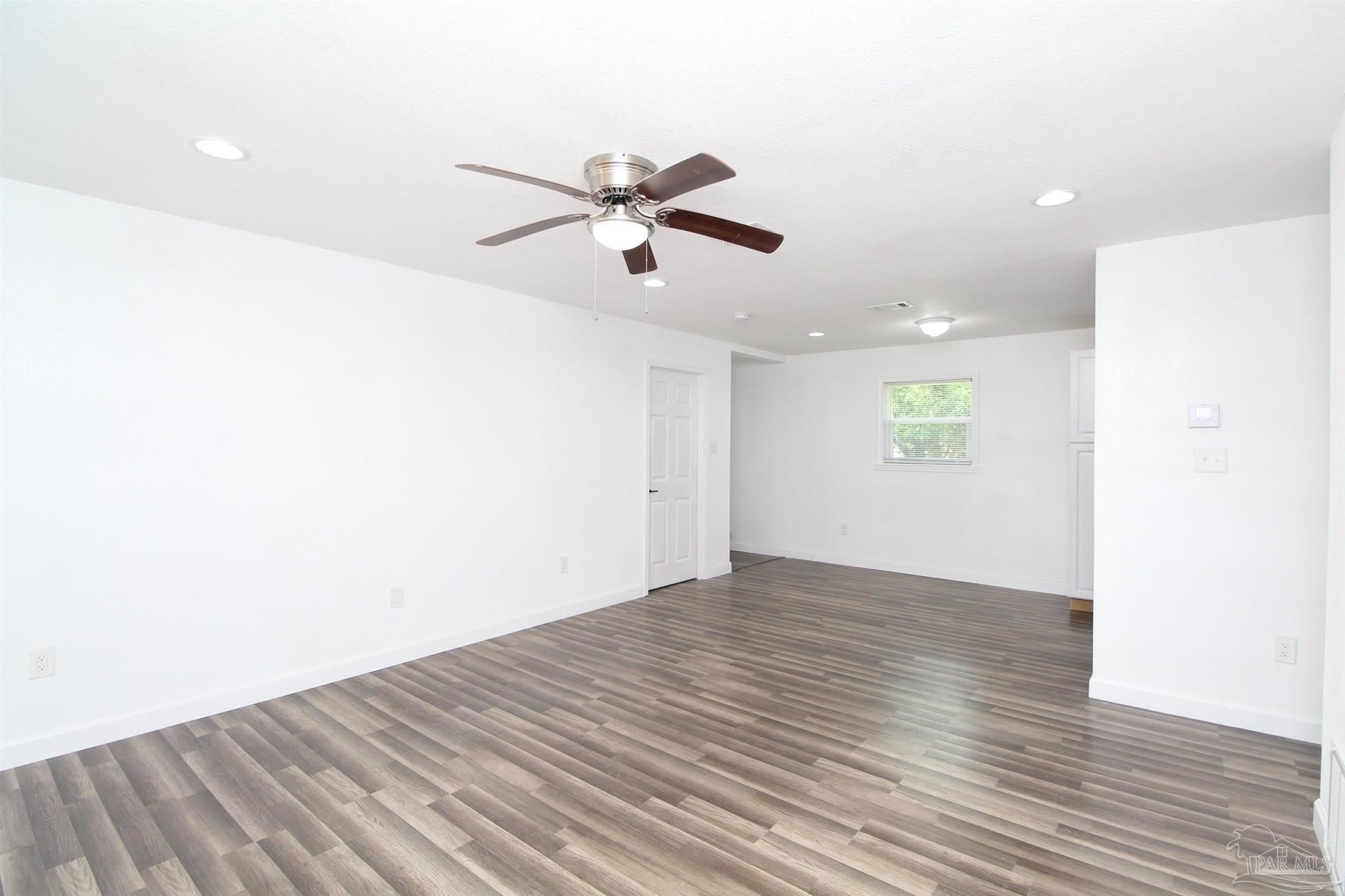 6037 Syrcle Ave – photo 2