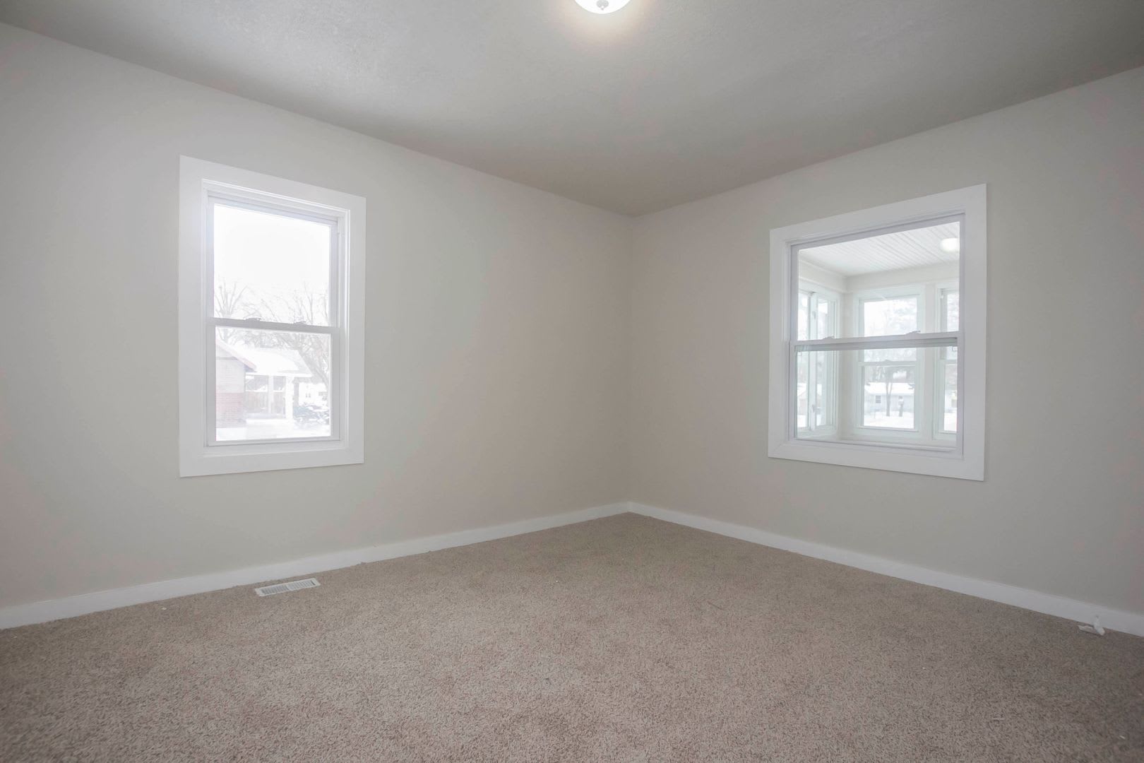 Charming 3 Bedroom 1 Bath Home – photo 5