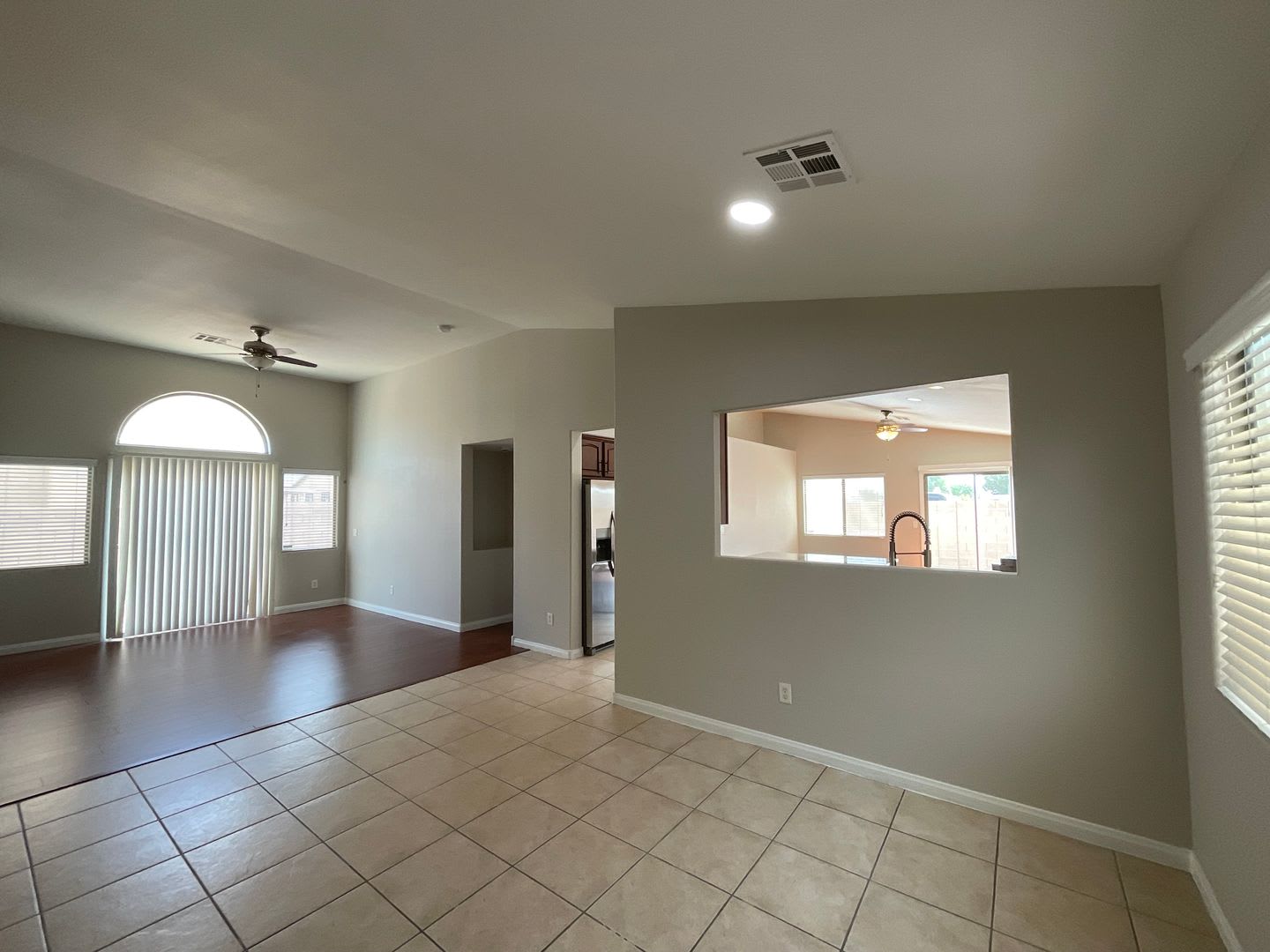 Spacious 3‑bedroom, 2‑bath, 2 car garage – photo 3
