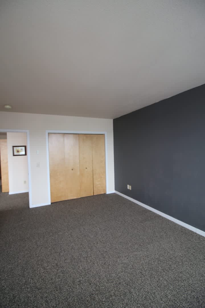 Spacious one bedroom, one bath apartment in town. – photo 4