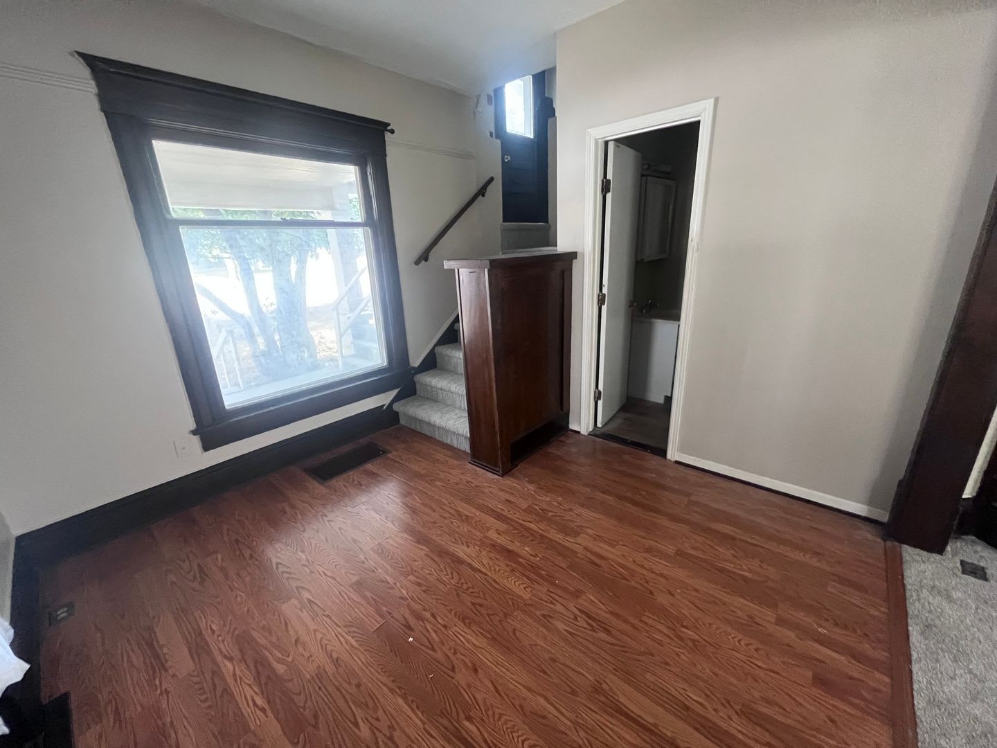 5 Bedroom / 2 Bath Large Home – photo 2