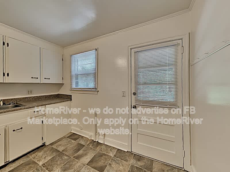 323 N Magnolia St – photo 5