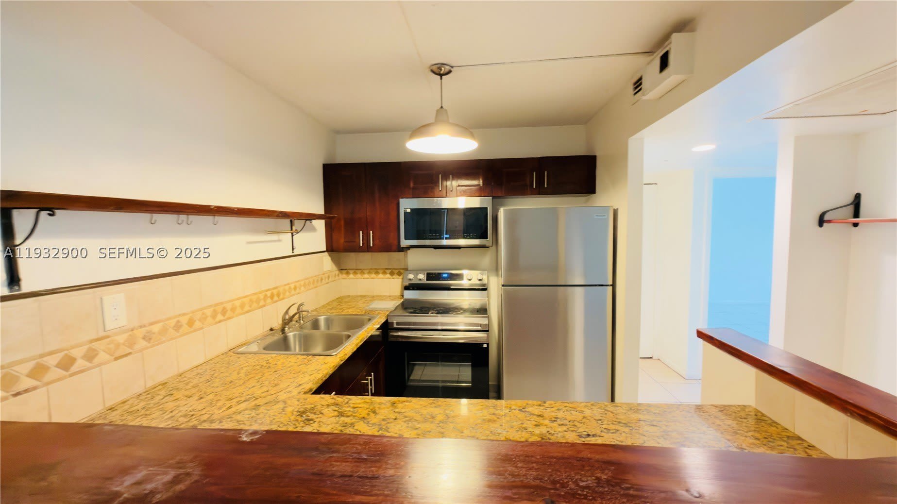 5855 Washington St – photo 3
