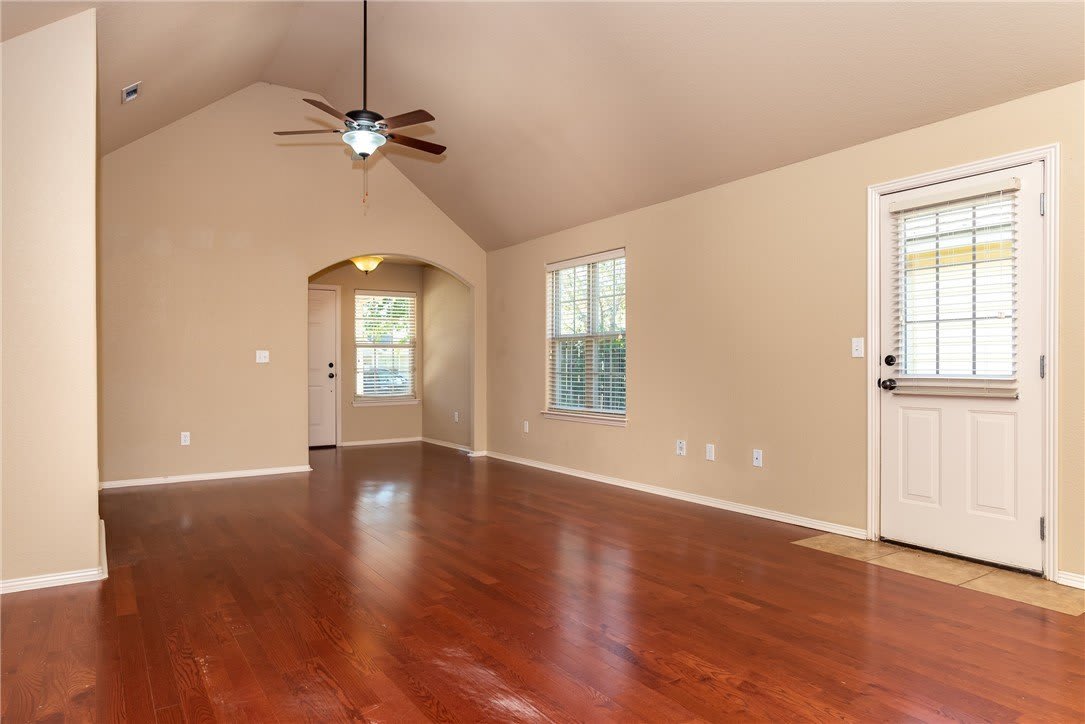 3908 SW Ridgepointe Avenue – photo 2