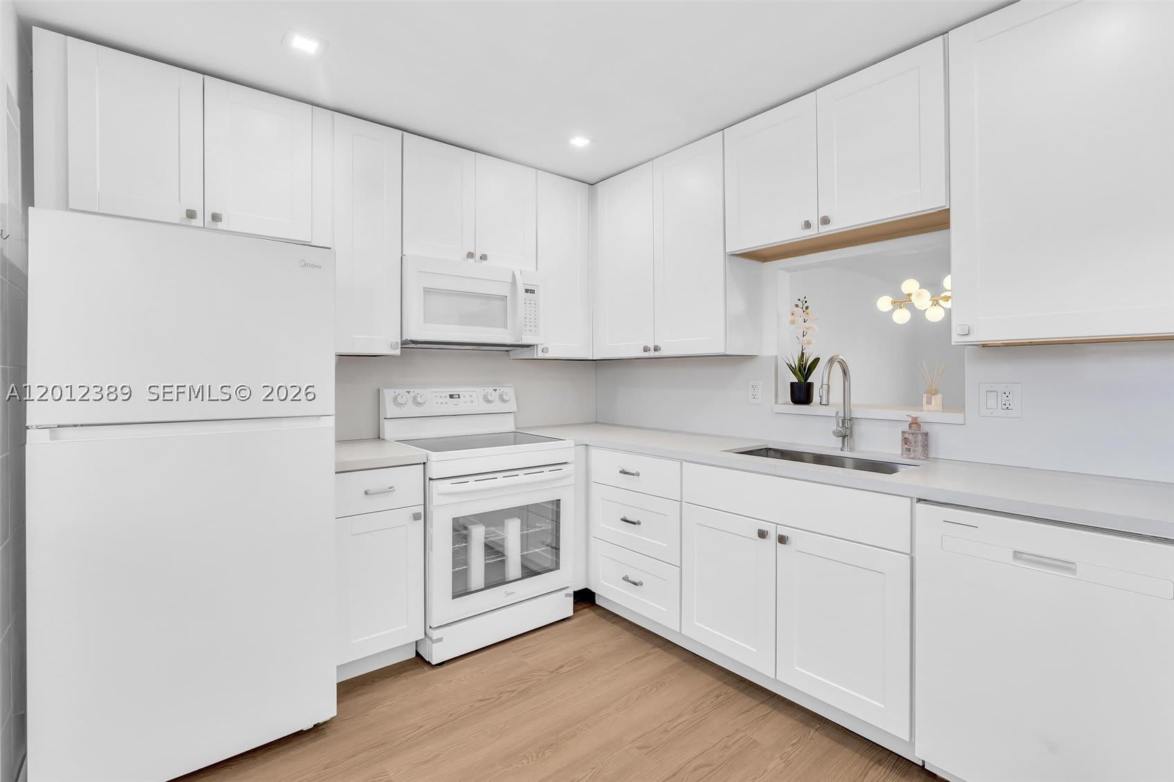 218 NE 12th Ave – photo 2